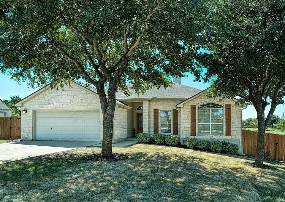 1st image of 205 Bosque Dr