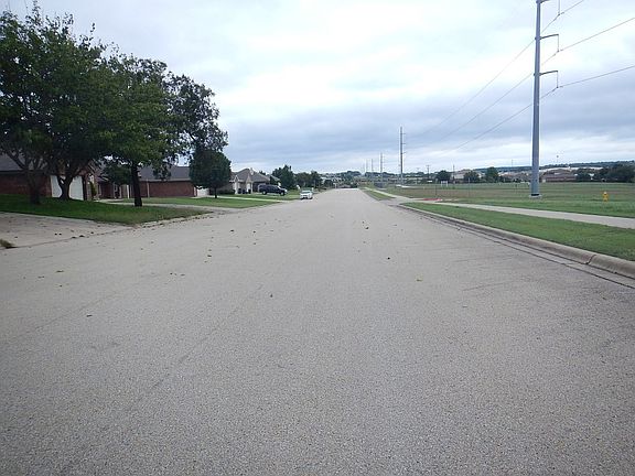5th image of 507 Cowhand Dr