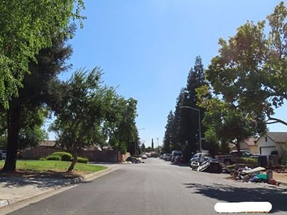 Exterior Neighborhood (street photo)