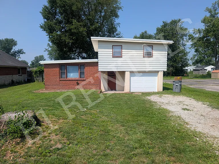1025 N Obrien St — Photo 1