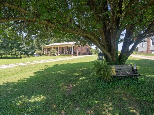 23 Sanders Dr, Leoma, TN 38468