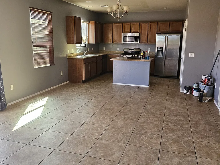 1285 Preston St — Photo 5