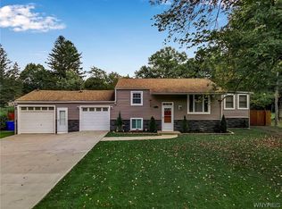 947 Bonnie Lake Dr, Alden, NY 14004