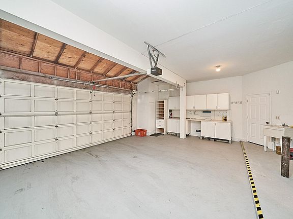 3rd image of 2111 Shelburne Way