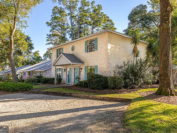 2nd image of 214 Island Dr