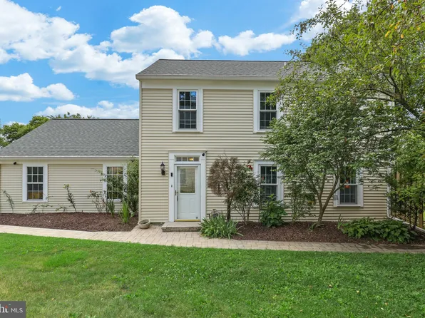 2440 Hyannis Ln, Crofton, MD 21114