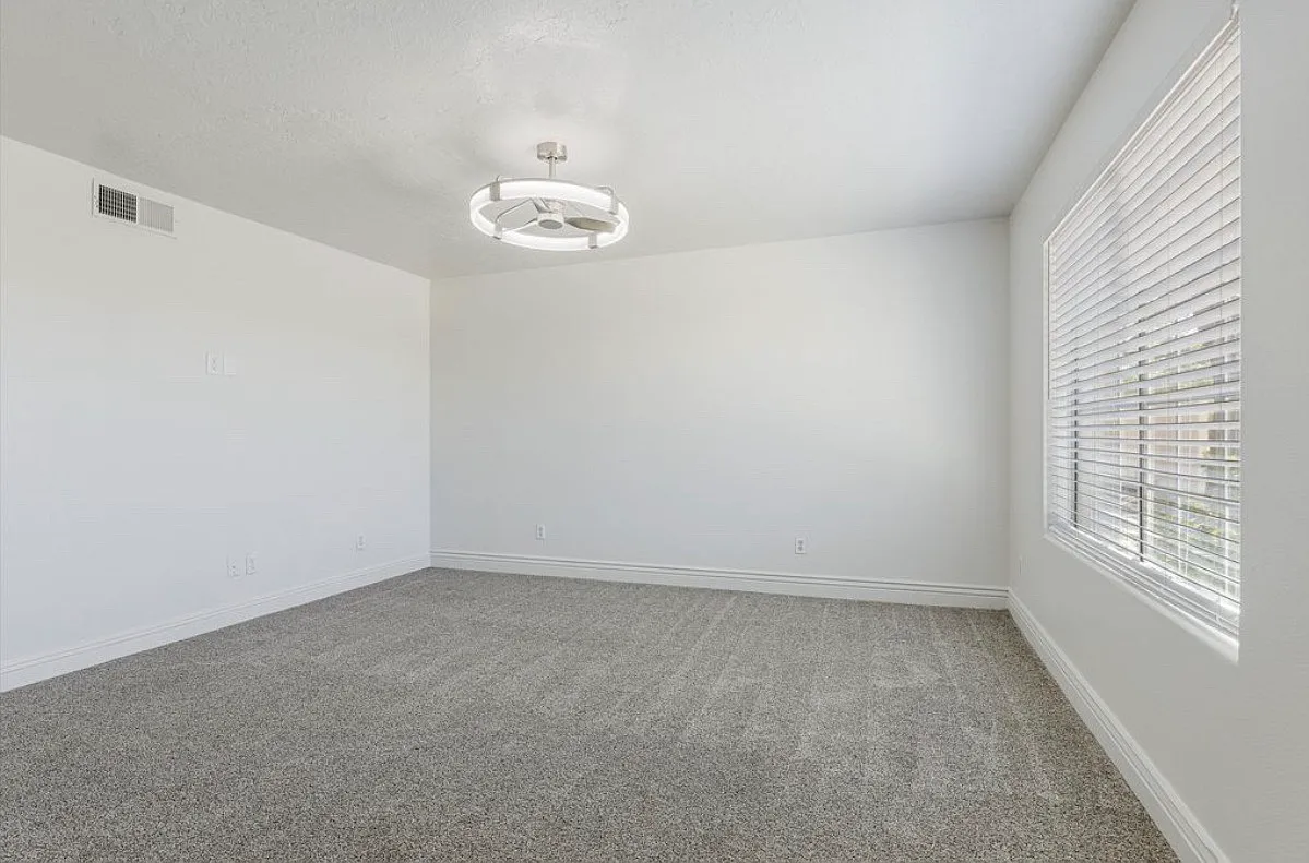 3 bed, 1210 sqft, $1,785 — Photo 3