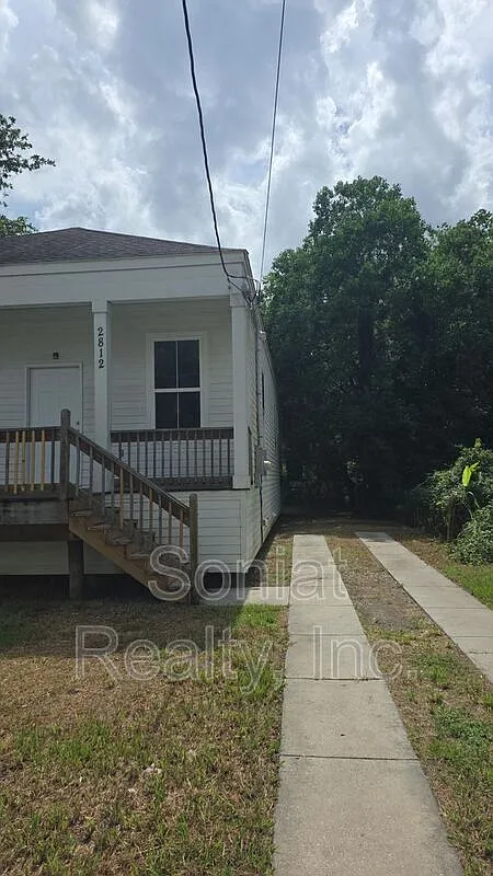2 bed, 1.0 bath, 870 sqft, $1,275 — Photo 2