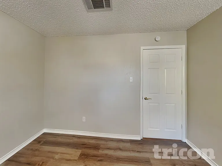 509 Live Oak Dr — Photo 11