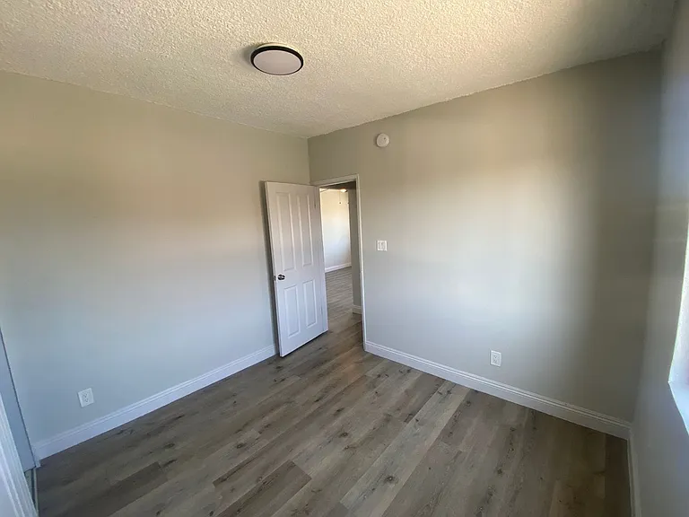 7406 S Hoover St — Photo 6