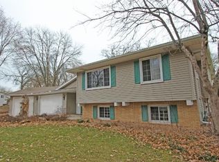 6586 30th St N, Oakdale, MN 55128