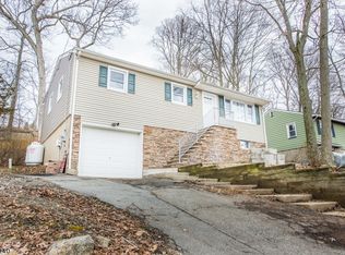 5 Beacon Rd, Hopatcong, NJ 07843