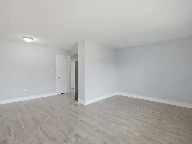 2537 S Merrill Ave #1 — Photo 4