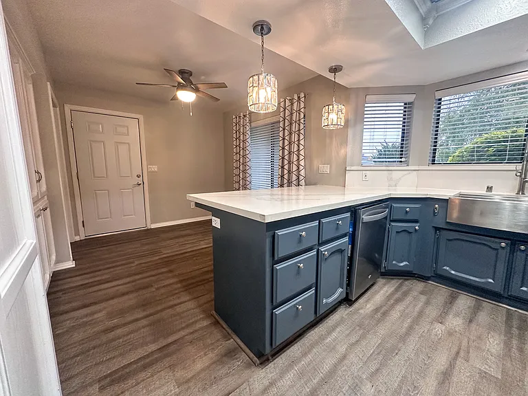 23891 Shoreline Ct — Photo 12