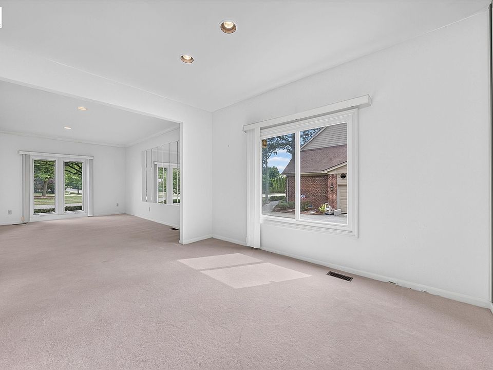 1431 Provincial Dr, photo 25