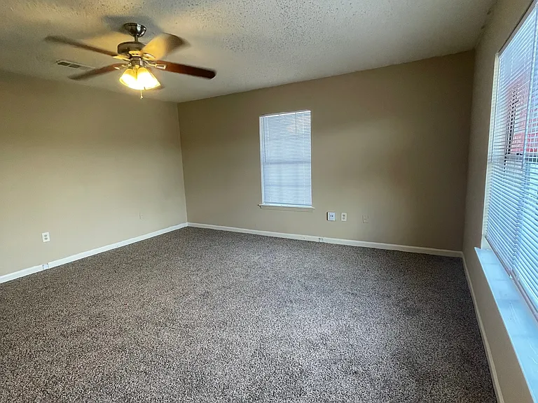 1548 Delplaza Dr #D — Photo 8