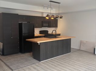 841 E Blackcomb Point #D, Ottawa, ON K1G4E4