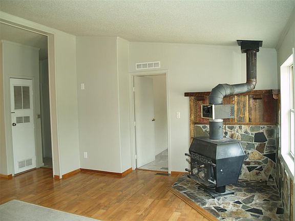 3rd image of 504 S Circle Dr
