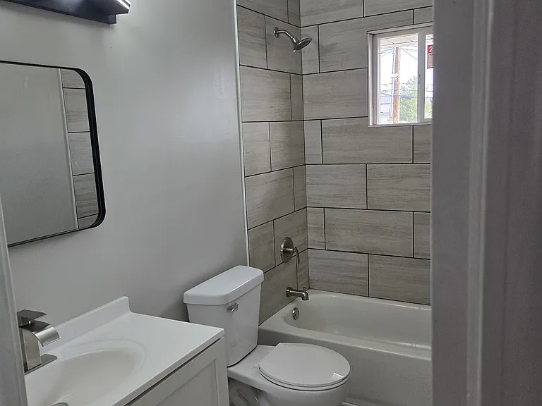 3609 NE 67th St — Photo 10