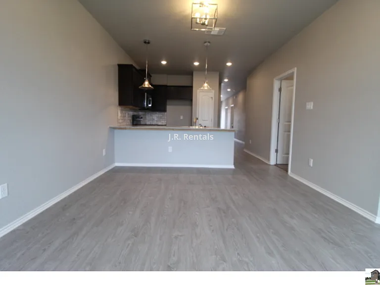 227 Green Valley Dr — Photo 2