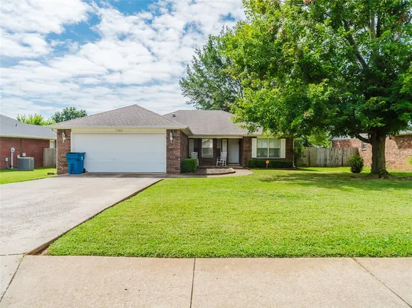 1206 SE 21st St, Bentonville, AR 72712