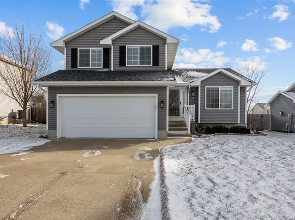 3425 Falcon View Rd SW, Cedar Rapids, IA 52404