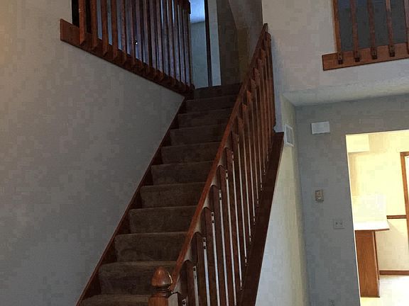 Stairs coming in front door up to loft and bedrooms
