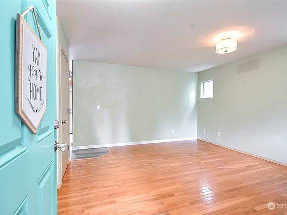 3rd image of 3418 185th St E