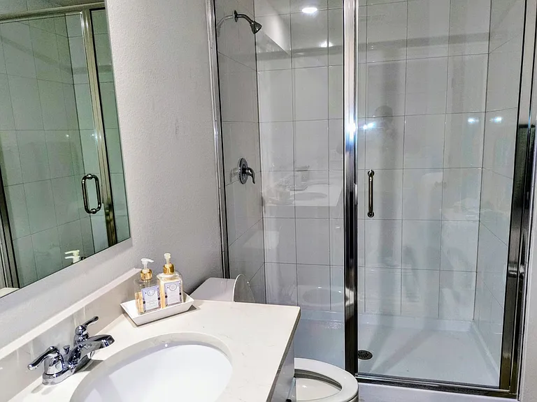 8 Unique Ct — Photo 29