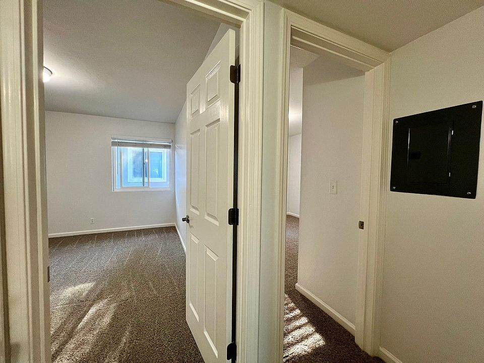1st image of 3439 Agate Dr #4
