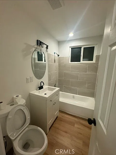 3 bed, 950 sqft, $2,100 — Photo 4