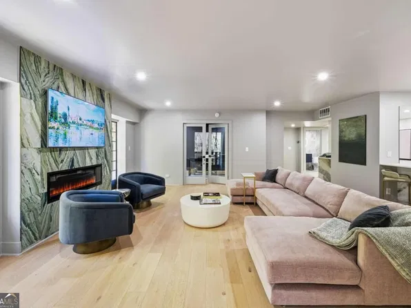 3648 Peachtree Rd NE APT 2E, Atlanta, GA 30319