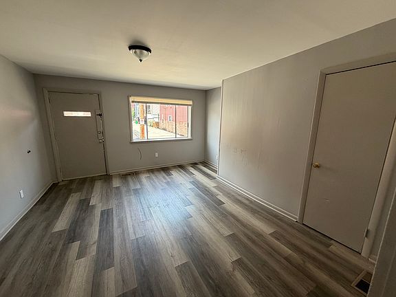 3rd image of 909 Clay St
