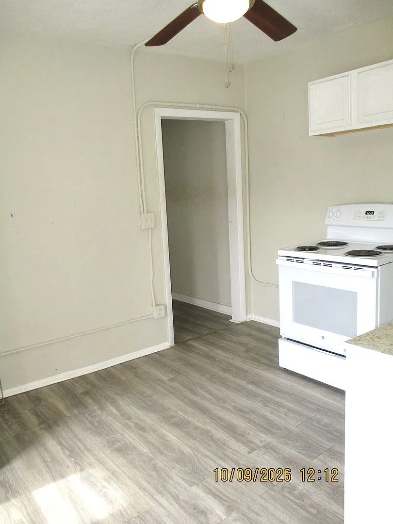 Charming Beachside ApartmentOne Block to the Beach! — Photo 3