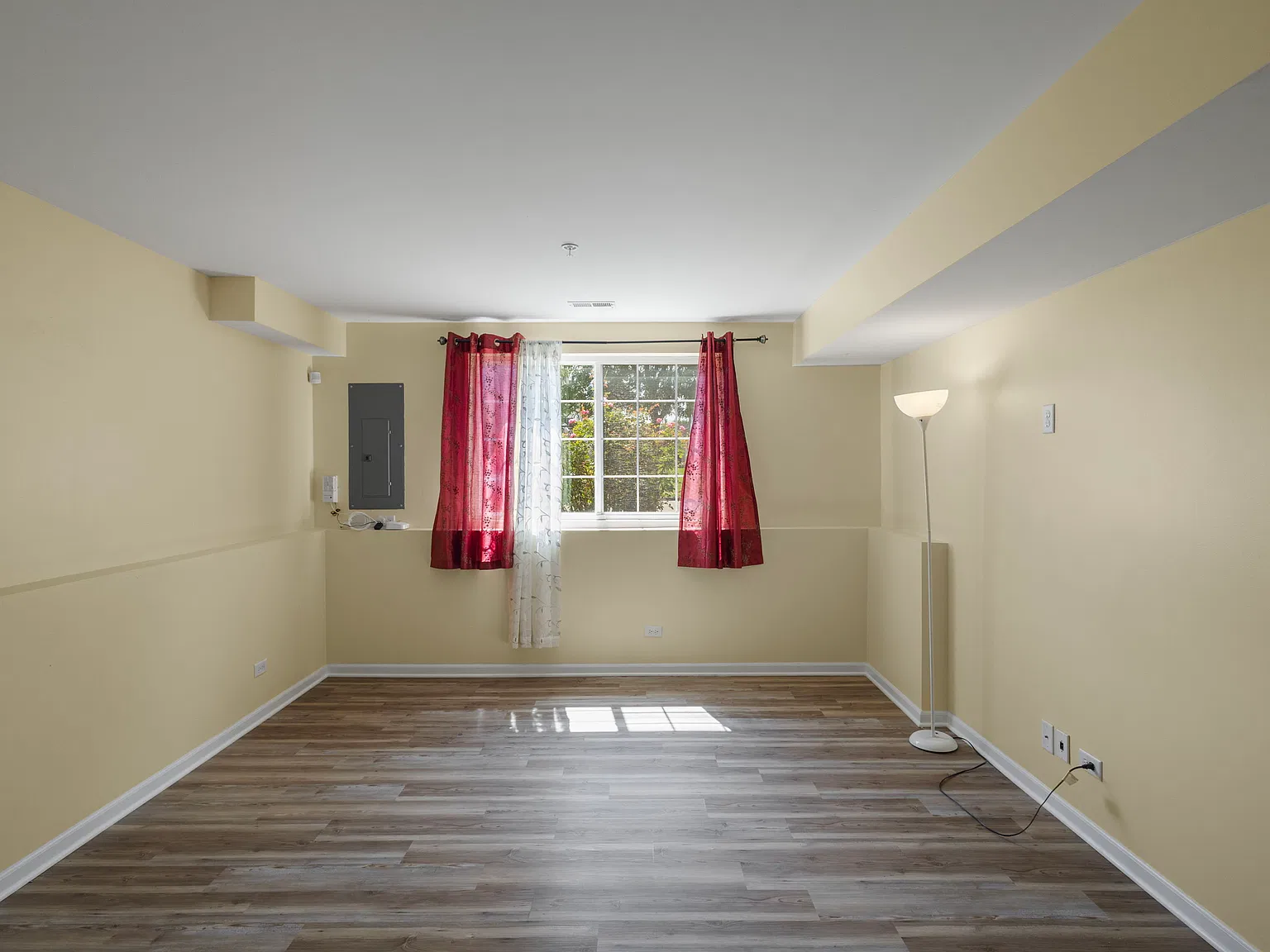 3 bed, 2.5 bath, 1872 sqft, $2,500 — Photo 3