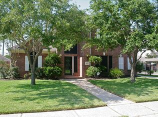 6103 Raintree Dr, Pearland, TX 77584