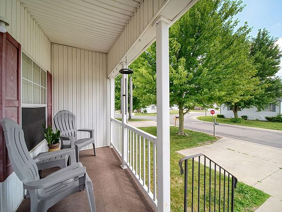 5th image of 310 Grand River Dr
