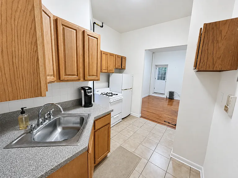 439 E 74th St #1RW — Photo 4