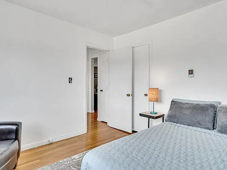 50 Seymour St #15 — Photo 16