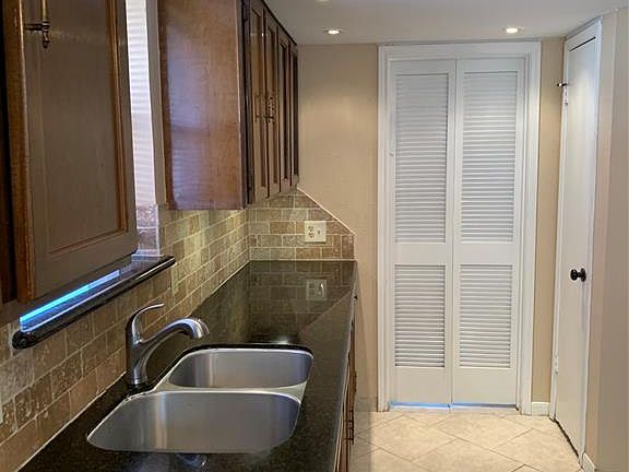 3rd image of 6923 Fox Knoll Ln