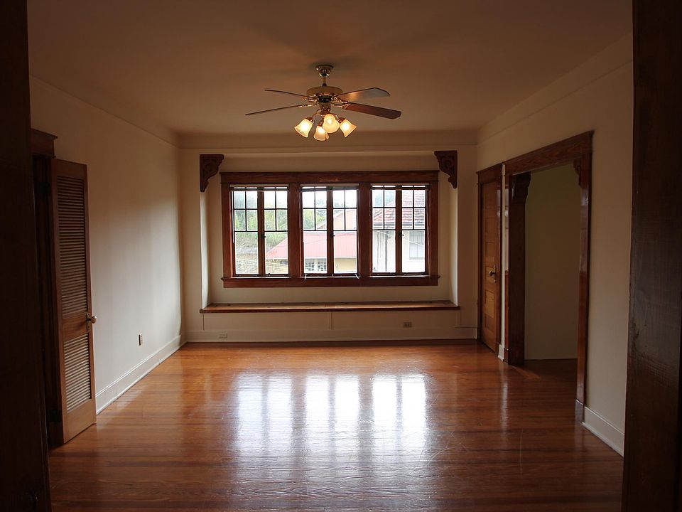1st image of 11 Fontainebleau Dr #G