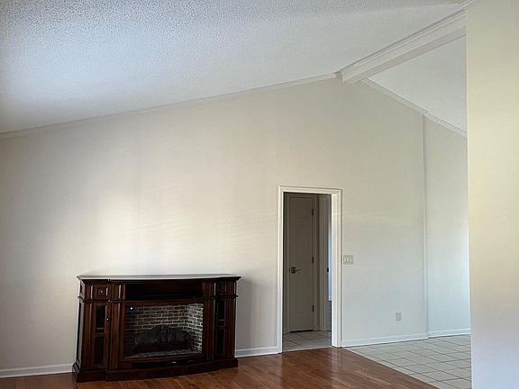 2nd image of 3549 Crestwood Dr