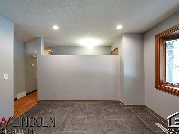 5th image of 504 N 81st St