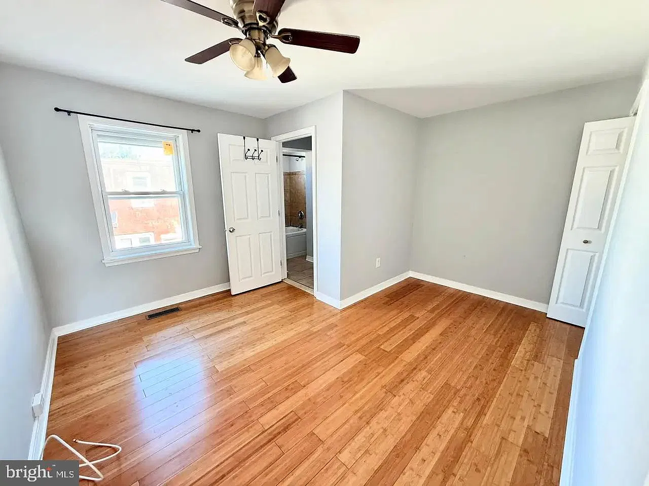 2 bed, 1.5 bath, 754 sqft, $1,600 — Photo 4