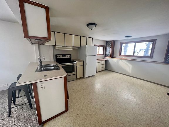 2nd image of 313 W 10th Ave