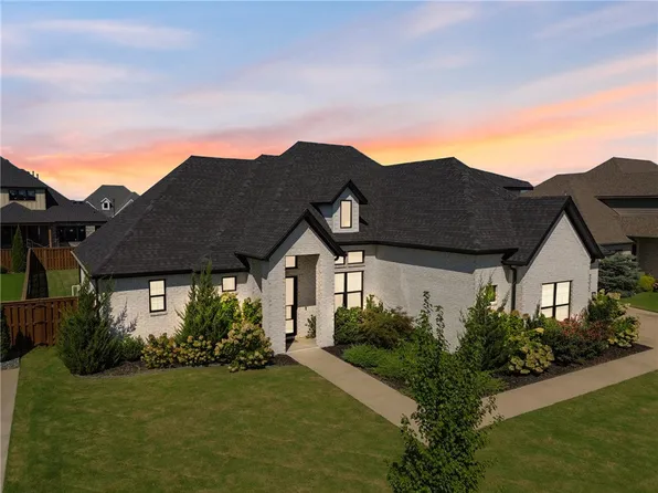 4302 S 86th Pl, Bentonville, AR 72713