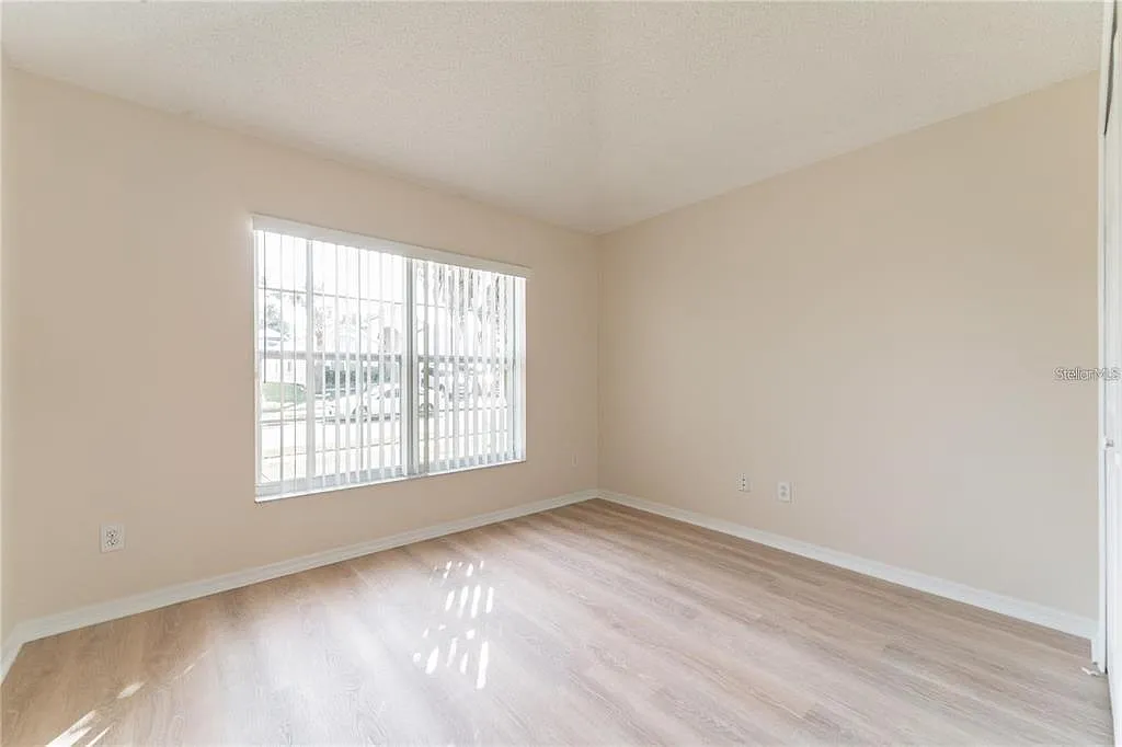 5 bed, 4.0 bath, 2136 sqft, $2,895 — Photo 4