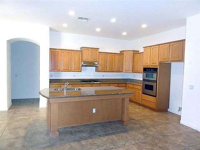 2nd image of 941 W Macaw Dr