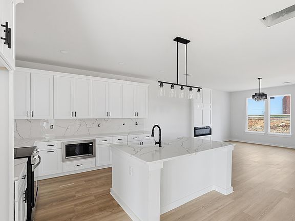 3rd image of 178 Buncombe St