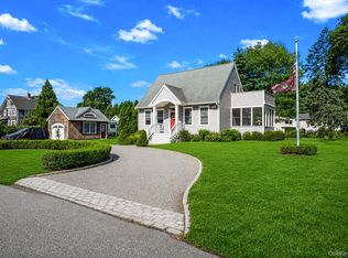16 Foster Crossing, East Quogue, NY 11942